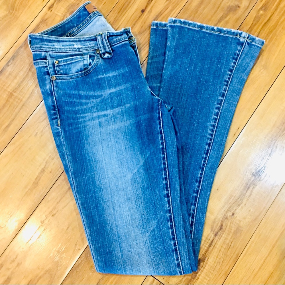 Seven 7 boot cut flare leg distressed style blue denim jeans small 28 wa…